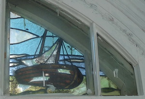 Фрагмент рамы с витражом в доме Прибыткова
