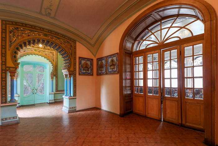Двери с фацетными стеклами в парадный зал особняка Гильзе фан дер Пальса на Английской наб., 8-10. Фото А. Раскопина, 2021