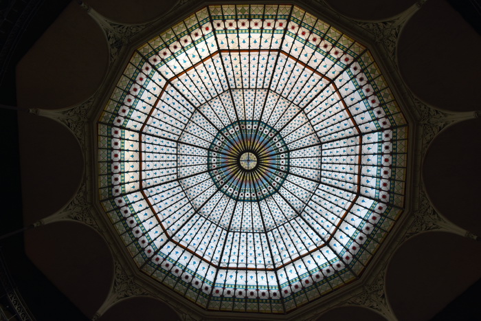 Витражный купол в здании Руского банка в Петербурге по адресу Большая Морская ул., 32. Фото 2021