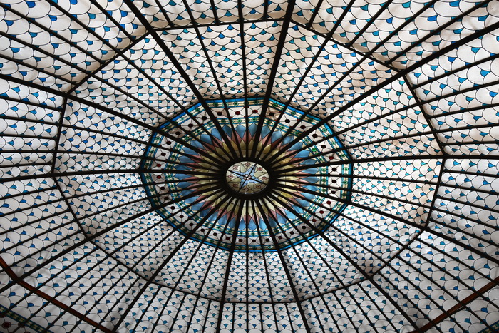 Витражный купол в здании Руского банка в Петербурге по адресу Большая Морская ул., 32. Фото 2021