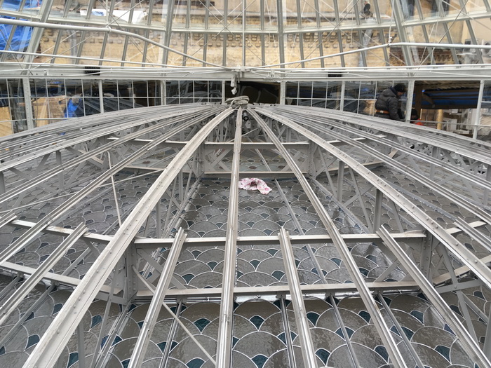 Витражный купол в здании Русского банка в С.-Петербурге на Большой Морской, 32. Фото 2018 Д. Нечаева.