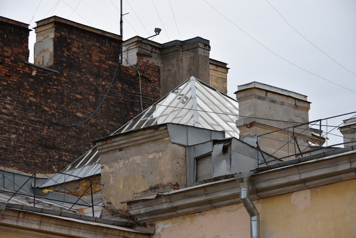Стеклянный фонарь над лестницей по адресу Большая Морская, 37, С.-Петербург. Фото 2021