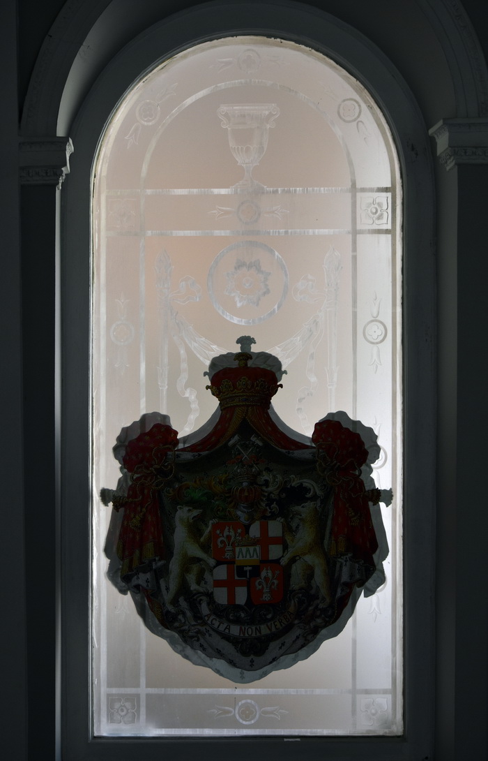 Декоративное остекление окон в особняке на Б.Морской, 43, Петербург. Фото 2020