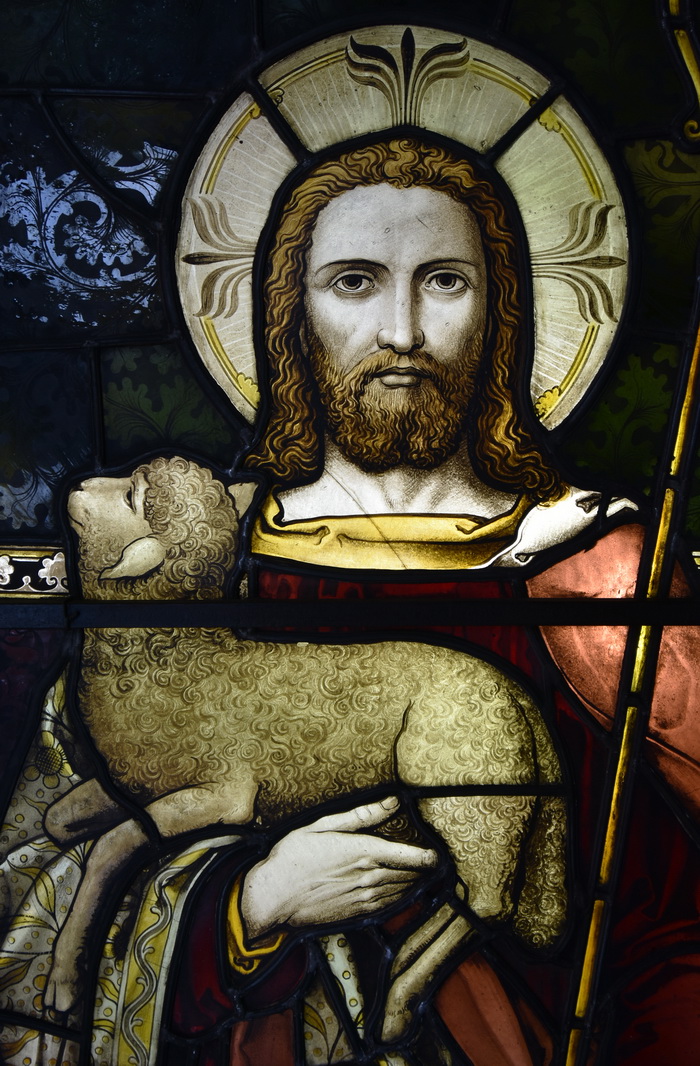 Витраж "Иисус Христос" в Англиканской церкви в Петербурге. 1870-е гг. Фото 2021