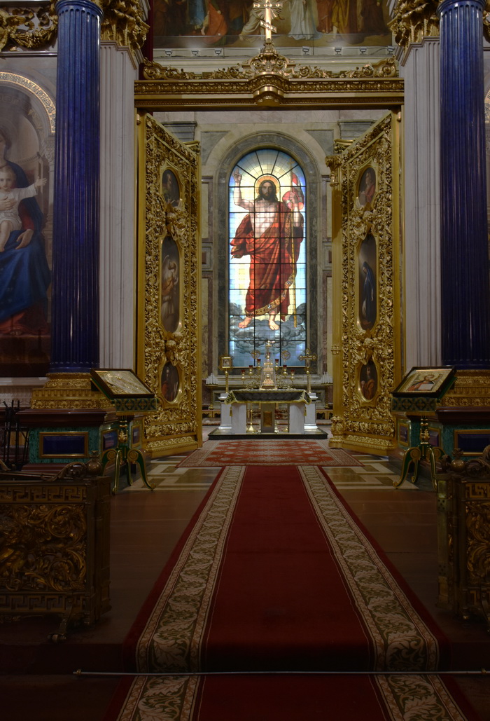 Витраж "Воскресение Христово" в Исаакиевском соборе С.-Петербурга. Фото 2021
