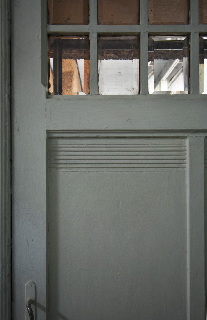 Двери с декоративным стеклом в особняке М.В. Зива на Рижском пр., 29, С.-Петербург. Фото 2021