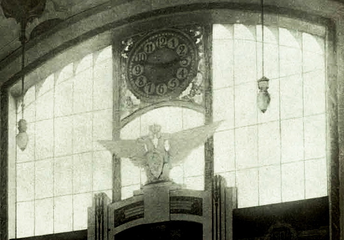 Витражи в здании Витебского вокзала в С.-Петербурге, Загородный пр., 52. Фото из издания 1908 г. 