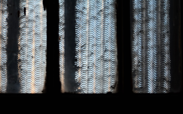 Декоративное остекление фактурным стеклом в доходном доме в Петербурге по адресу 7-я Советская, д. 8. Фото 2022