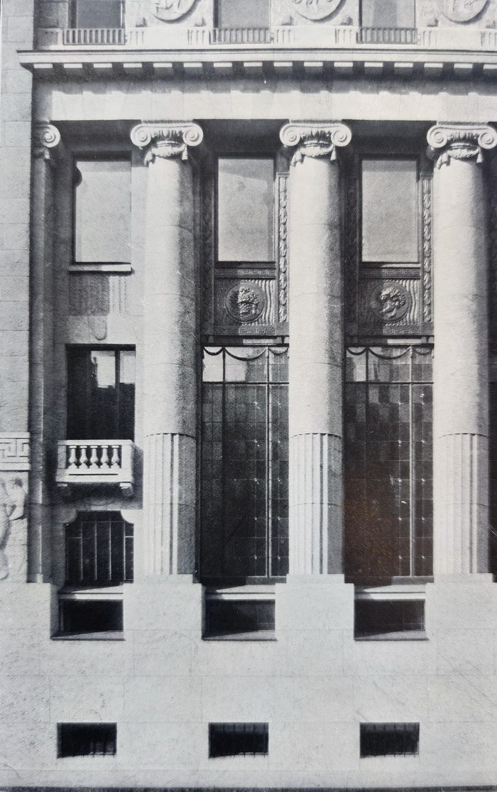 Витражи на фасаде Азовско-Донского банка в С.-Петербурге на Большой Морской, 3-5. Фото 1909