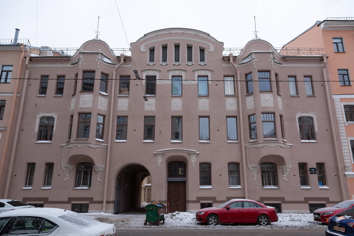 Доходный дом Ерошенко в С.-Петербурге по адресу Басков пер., 5. Фото 2022