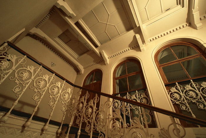 Стеклянный потолок во дворце в Петербурге на Дворцовой наб., 26