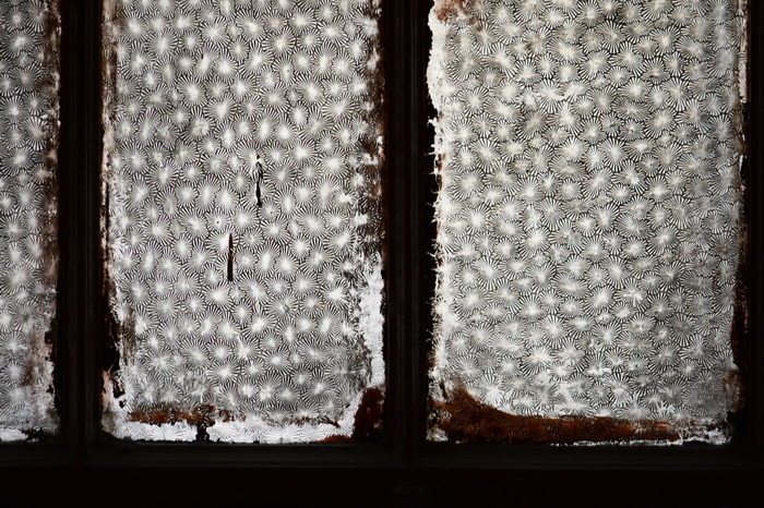Декоративное остекление стеклом Muranese в Петербурге на Кирочной ул., 49. Фото 2020