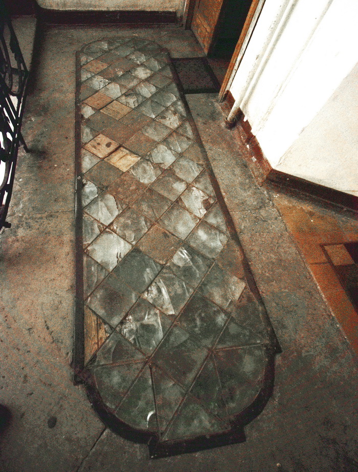 Металло-стеклянное перекрытие на лестнице доходного дома в С.-Петербурге по адресу Коломенская ул., 37 А. Фото 2021
