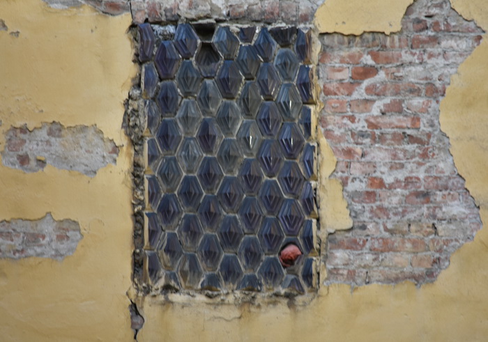 Окна со стеклоблоками Фальконье по адресу Конная ул., 8, С.-Петербург. Фото 2020