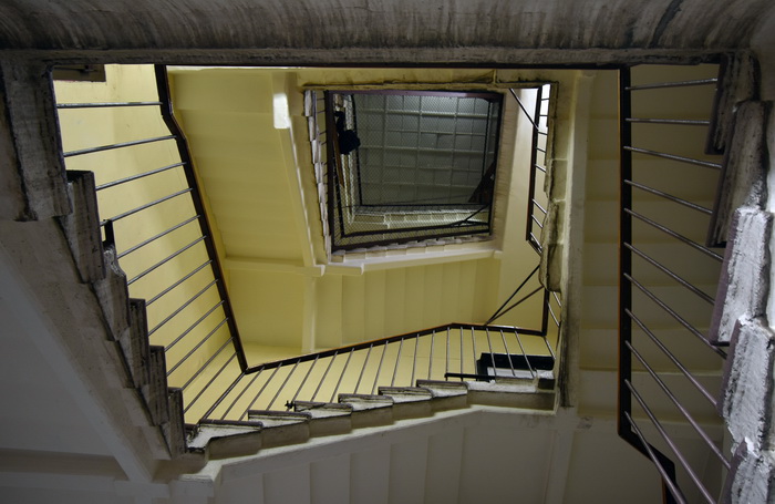 Стеклянный потолок над лестницей в особняке Безобразовой в Петербурге на Моховой ул., 34. Фото 2022