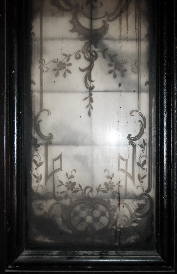 Двери с травлеными стеклами в стиле рококо в доходном доме в Петербурге по адресу ул. Моховая, 27-29. Фото 2020