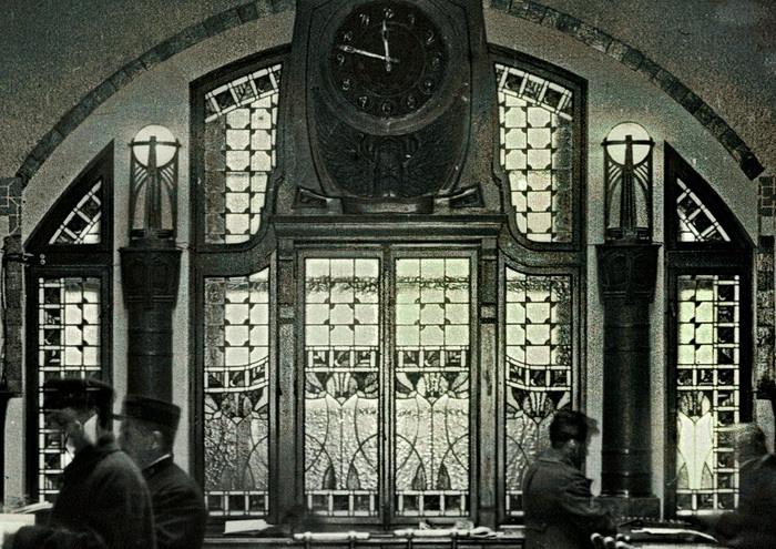 Витражи в гостинице "Европейская" в С.-Петербурге. Фото ЦГАКФФД, 1930-е