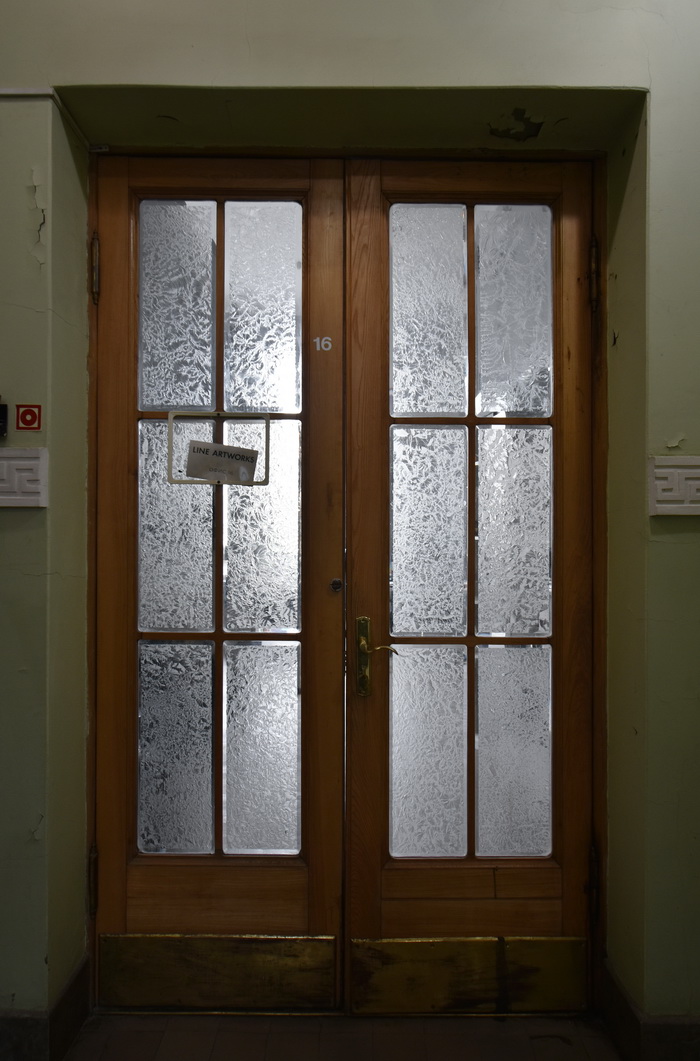 Двери в здании Второго общества взаимного кредита в Петербурге на Садовой ул., 34. Фото 2022