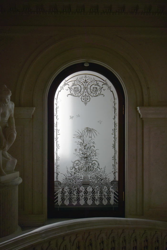 Окна в особняке Шереметева в С.-Петербурге. Фото 2022