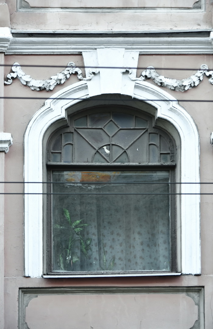 Декоративное остекление в петербургском доходном доме по адресу Большой пр. ПС, д. 6. Фото 2020