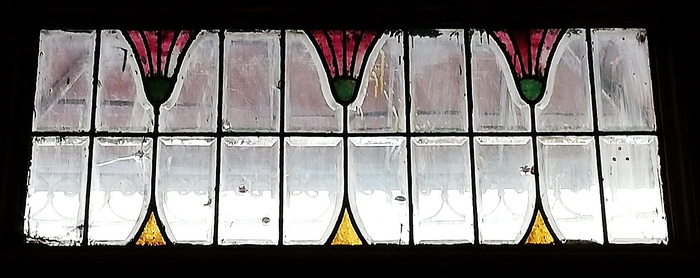 11-я линия, 48. свинцово-паечный витраж над парадной дверью флигелья, вид изнутри. Фото 2019