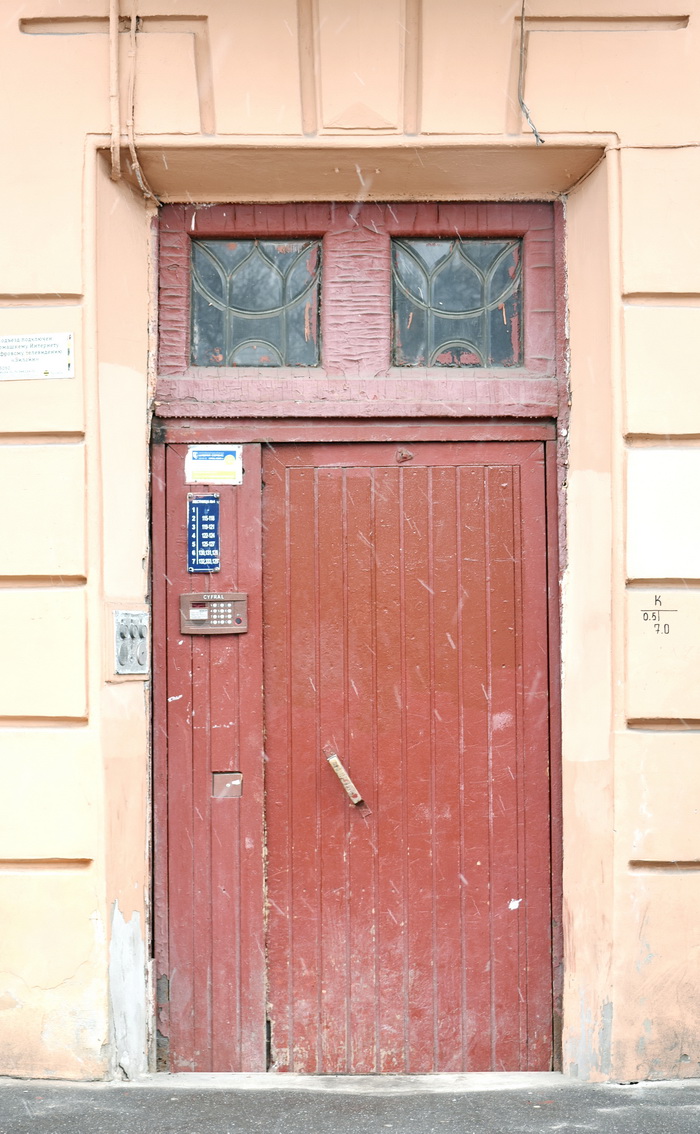 Большой пр. В.О., д. 62. Дверь в парадную № 4 с фацетной фрамугой. Фото 2020