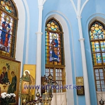 Алтарные окна в церкви в Парголово