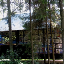 Домик с витражами в Грутас-парке
